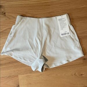 Lululemon Athletica Ribbed Shorts in bone size 6 NWT
